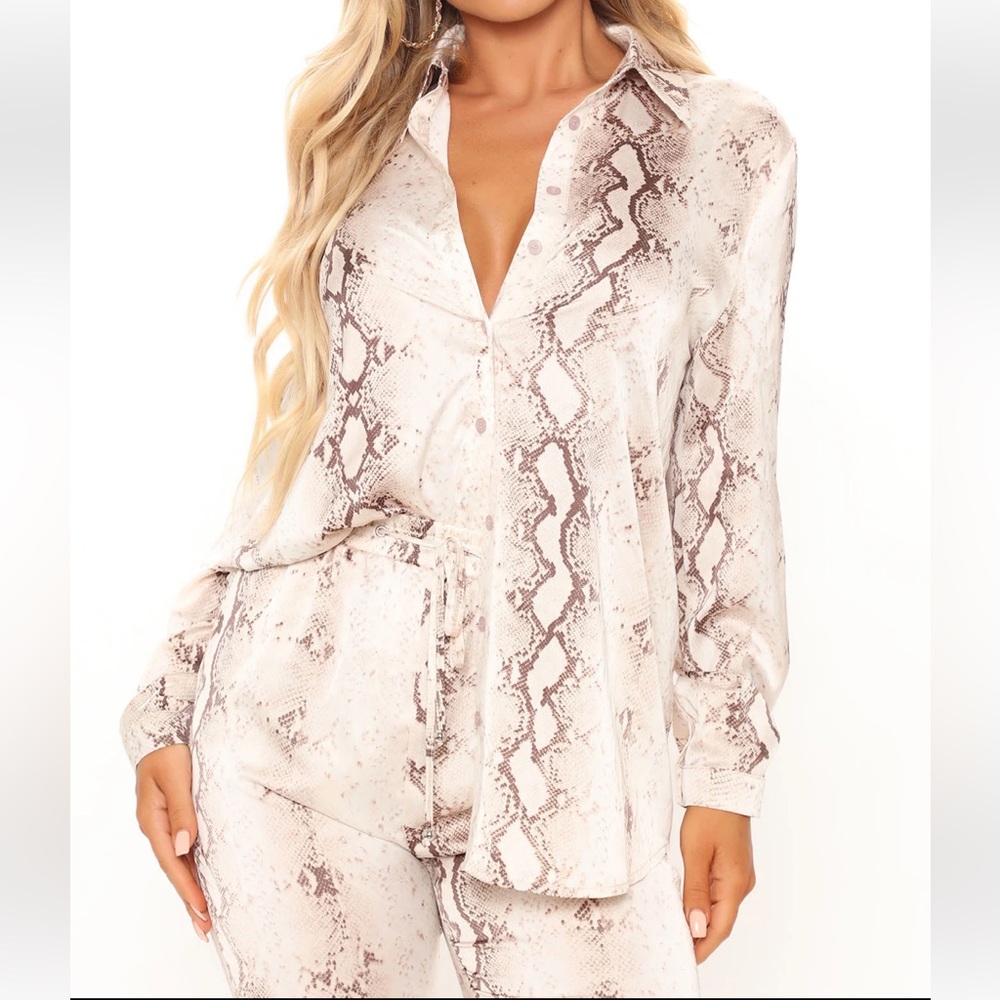 XS taupe set “never slacking” snake print satin set